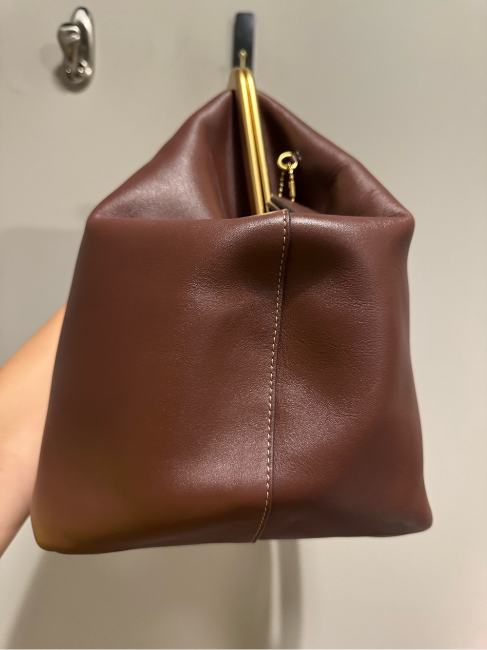 Coach Large Kisslock Frame Bag in Brown with Gold Hardware - Picture 8 of 12